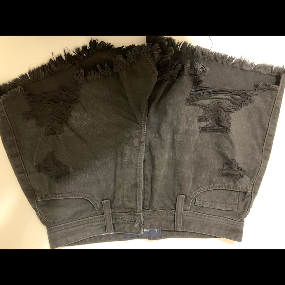 HOLLISTER BLACK DENIM MOM SHORTS HIGH RISE SIZE 5